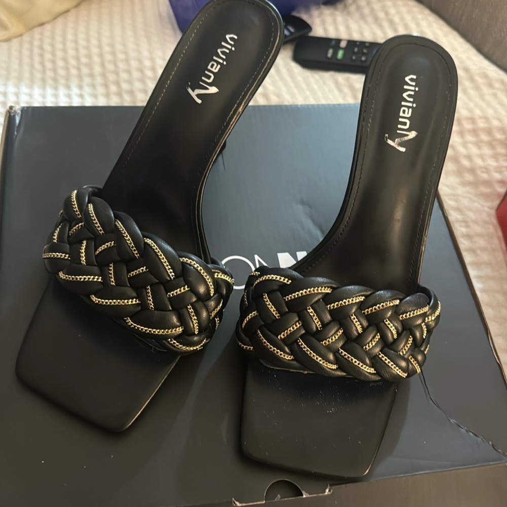 Kitten heels